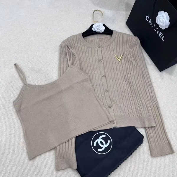 VALENTINO Acadia Premium Winter Tracksuit VALENTINO Acadia Premium Winter Tracksuit