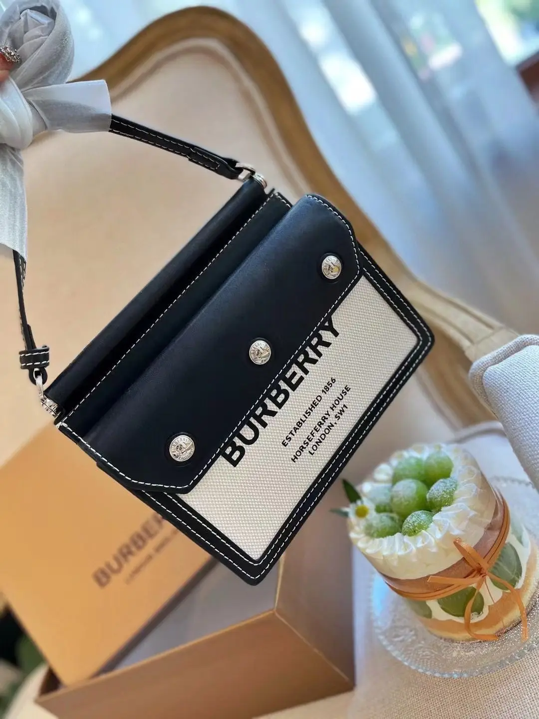 BURBERRY Horseferry Bag BURBERRY Horseferry Bag