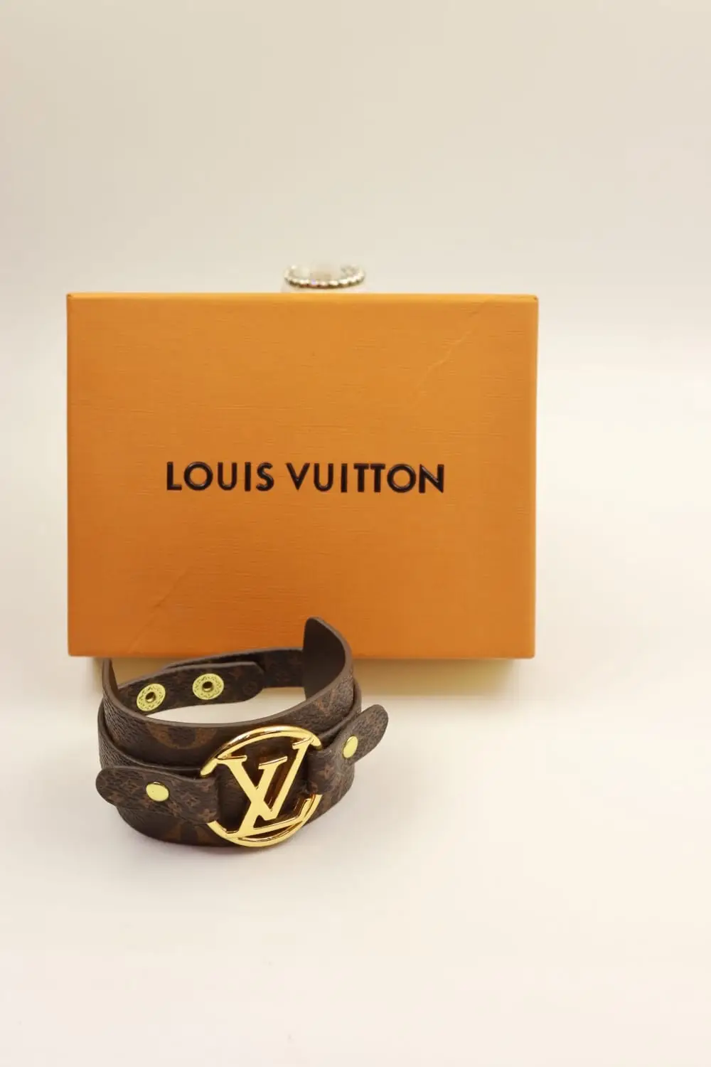 LOUIS VUITTON Circle Bracelet Black Leather LOUIS VUITTON Circle Bracelet Black Leather
