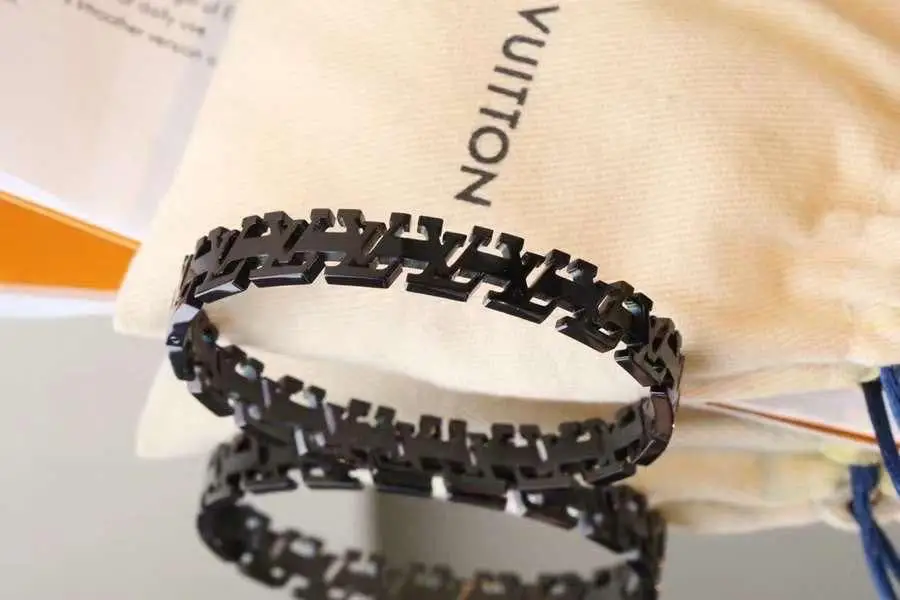 LOUIS VUITTON LOUIS VUITTON