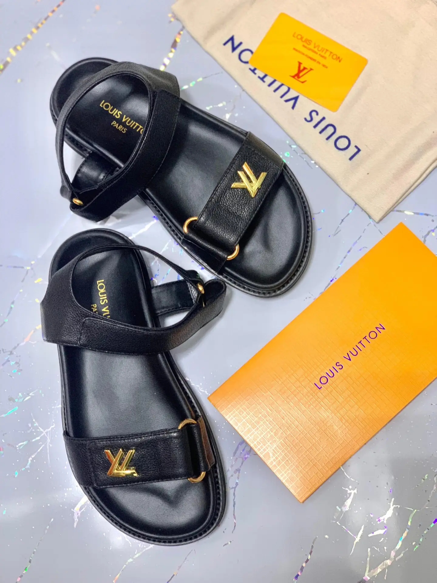 LOUIS VUITTON Sunset Flat Comfort Sandal LOUIS VUITTON Sunset Flat Comfort Sandal