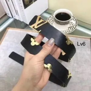 LOUSE VUITTON