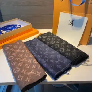 LOUSE VUITTON