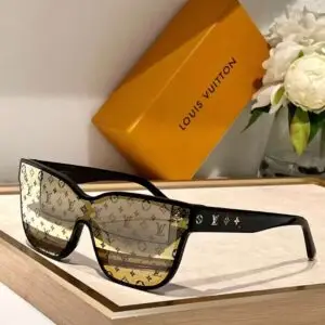 LOUSE VUITTON