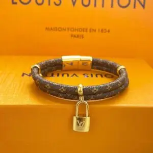 LOUSE VUITTON