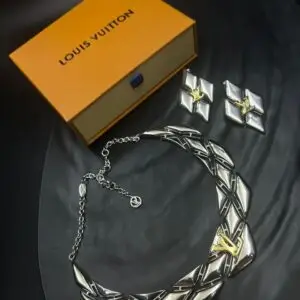LOUSE VUITTON