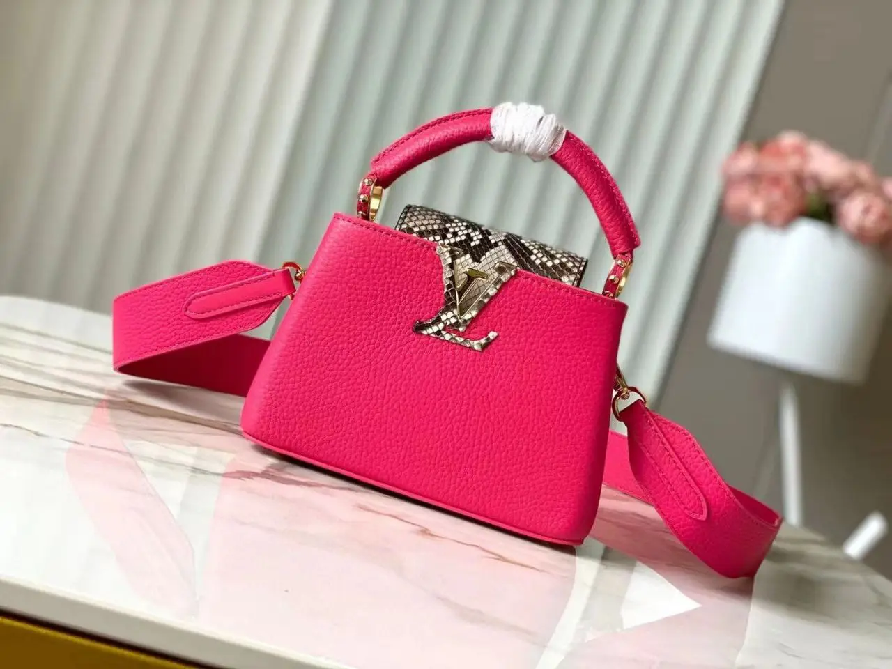 LOUIS VUITTON Capucines Bag LOUIS VUITTON Capucines Bag