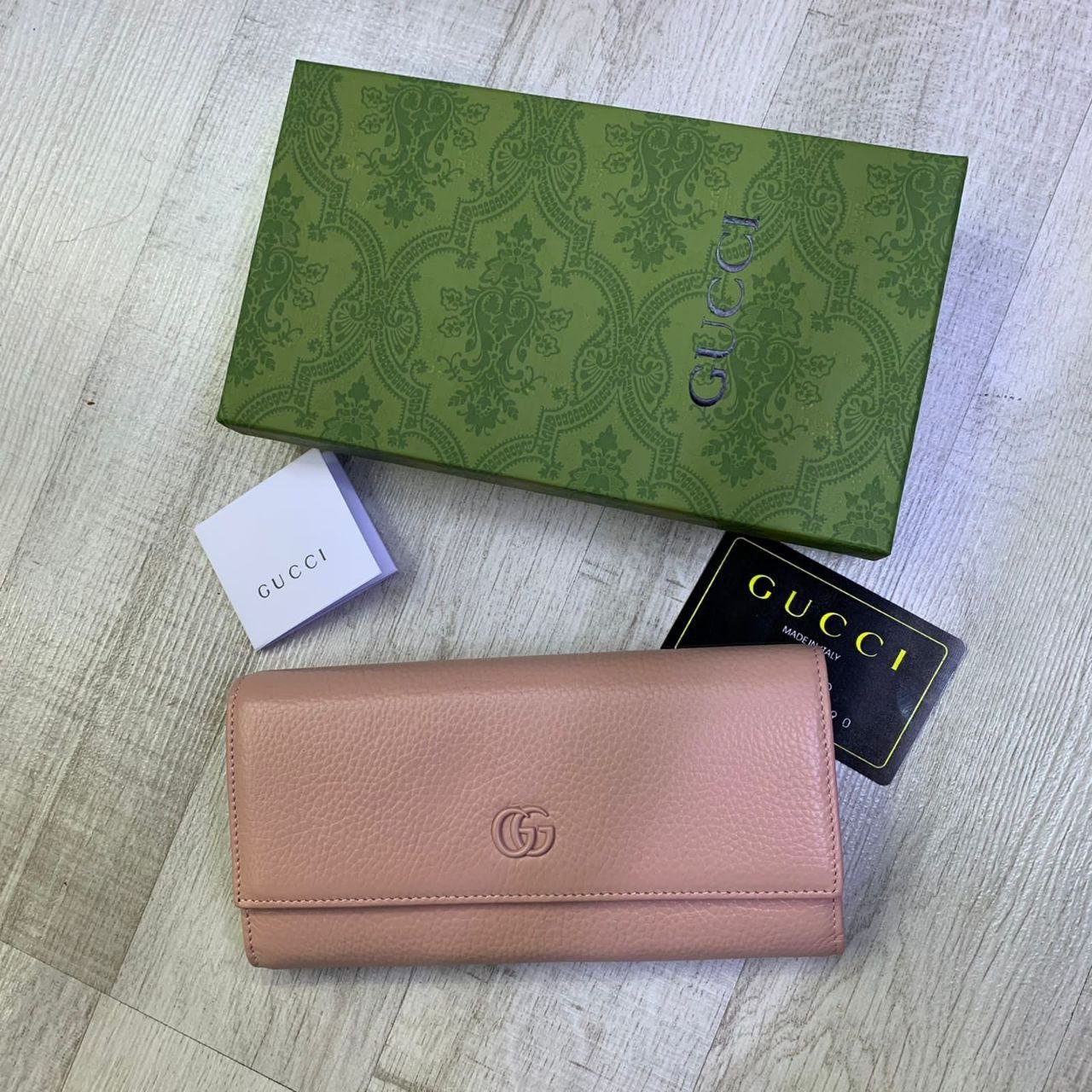 GUCCI Marmont Matelassé Leather Wallet GUCCI Marmont Matelassé Leather Wallet