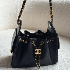 CHANEL 25 Hobo Bag