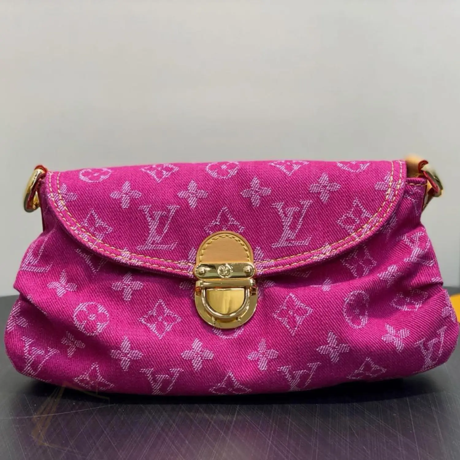 LOUIS VUITTON Pleaty Shoulder Bag LOUIS VUITTON Pleaty Shoulder Bag