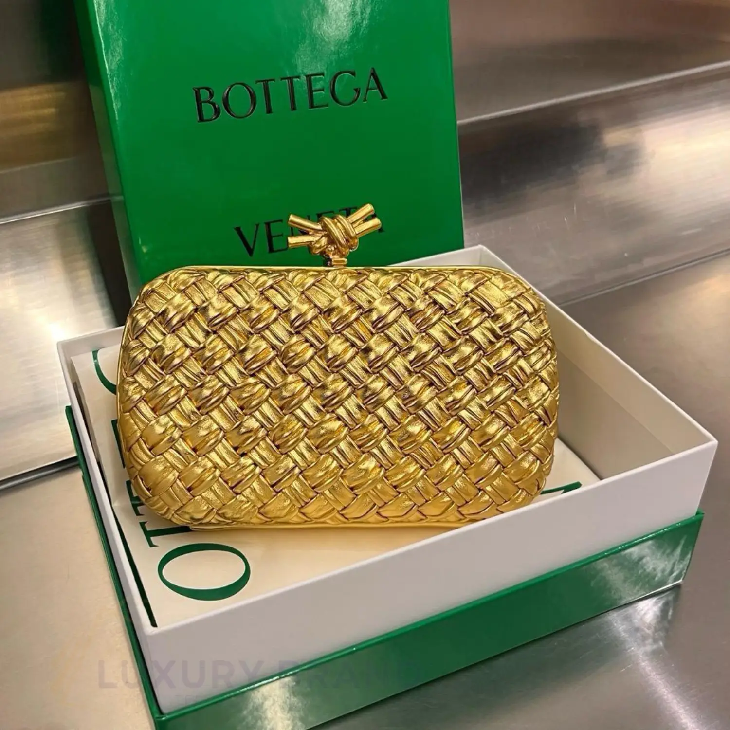 BOTTEGA VENETA Leather Knot Minaudiere BOTTEGA VENETA Leather Knot Minaudiere