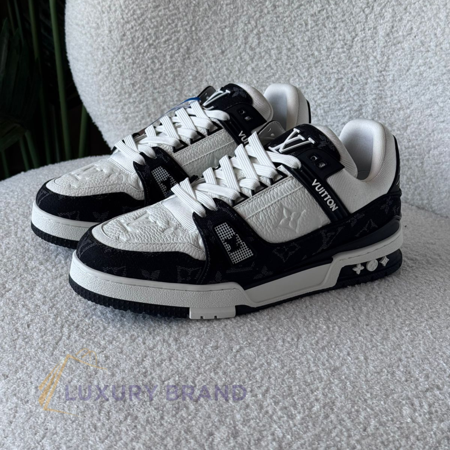 LOUIS VUITTON Trainer Sneaker LOUIS VUITTON Trainer Sneaker